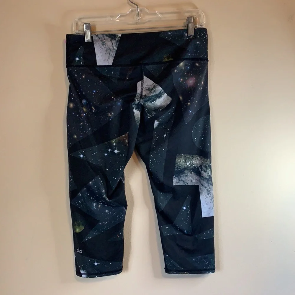 ALO Yoga Celestial Galaxy Star Novelty Print High Waist Cropped Leggings Medium - Picture 5 of 10